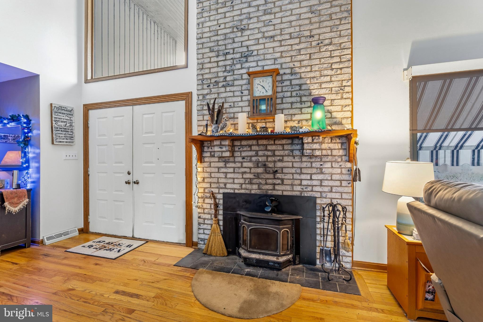 ROLLING HILLS - Residential