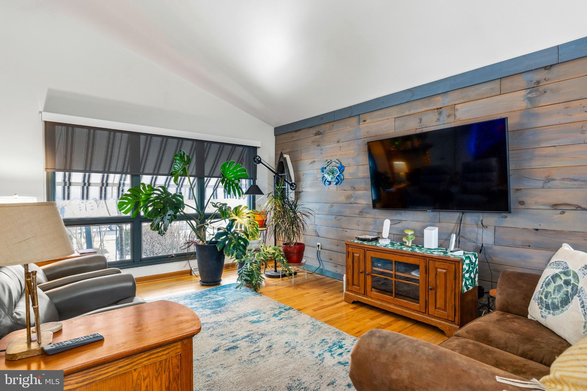 ROLLING HILLS - Residential