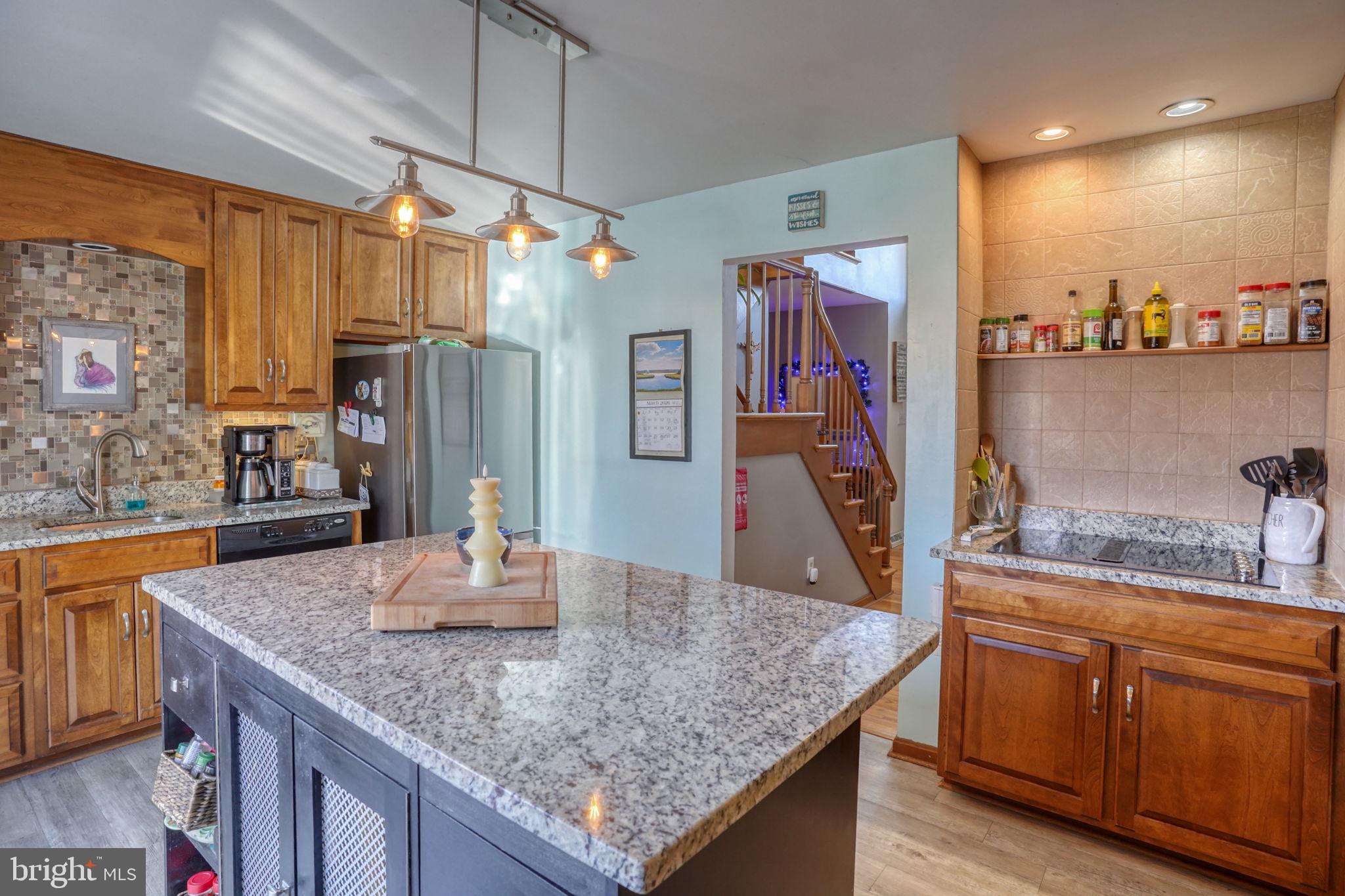 ROLLING HILLS - Residential