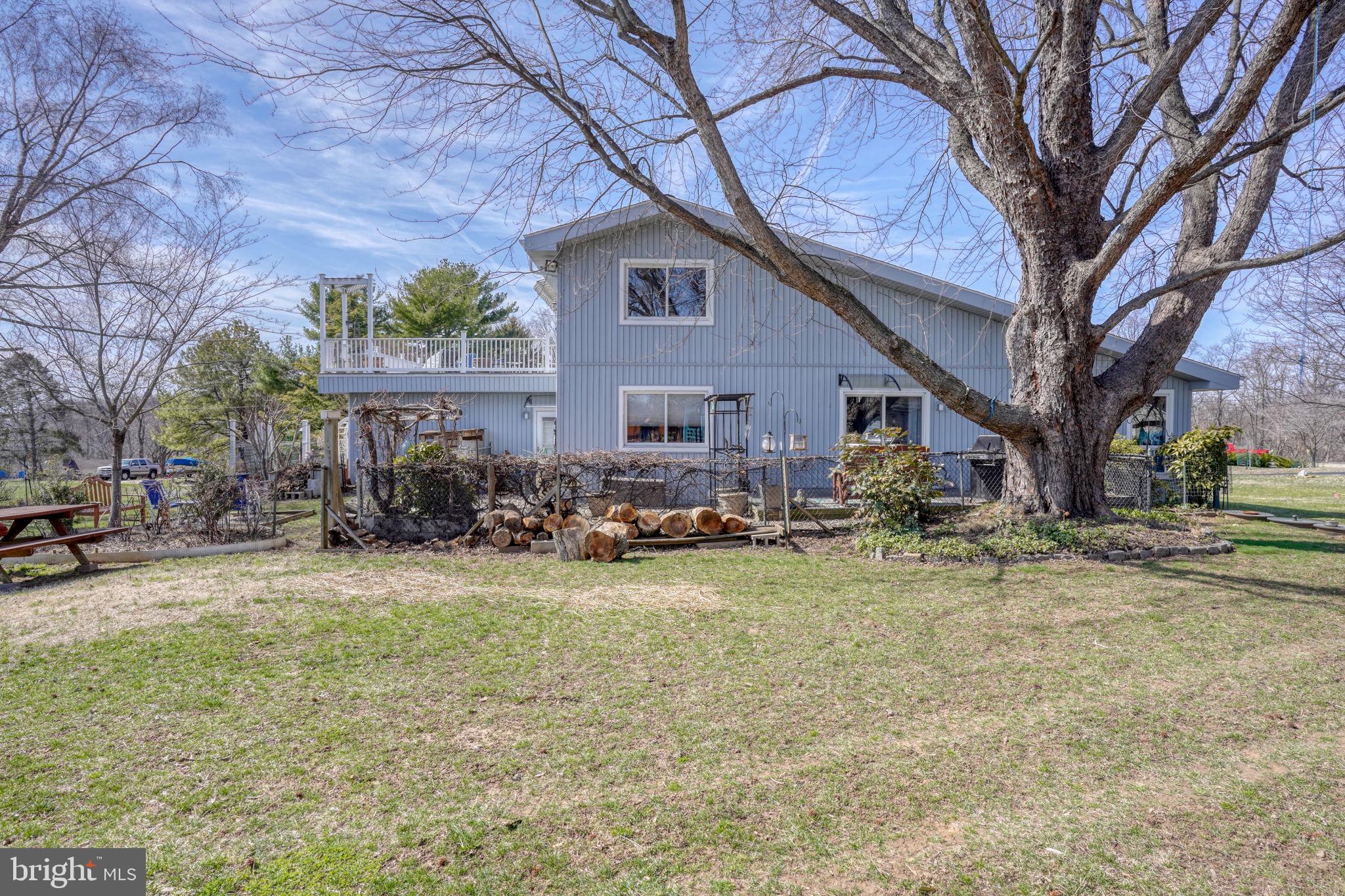 ROLLING HILLS - Residential