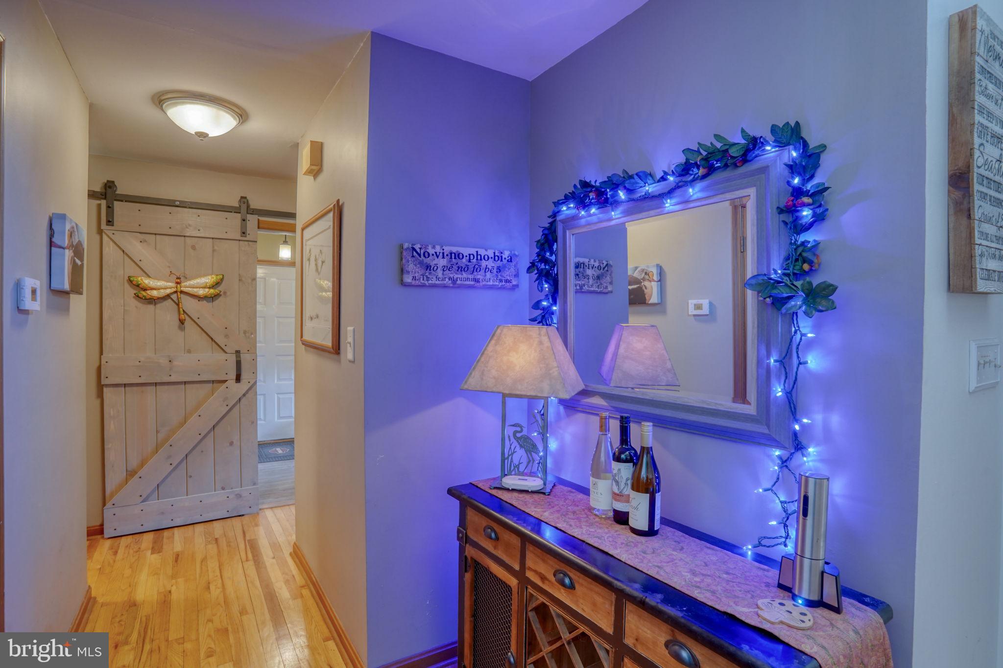 ROLLING HILLS - Residential