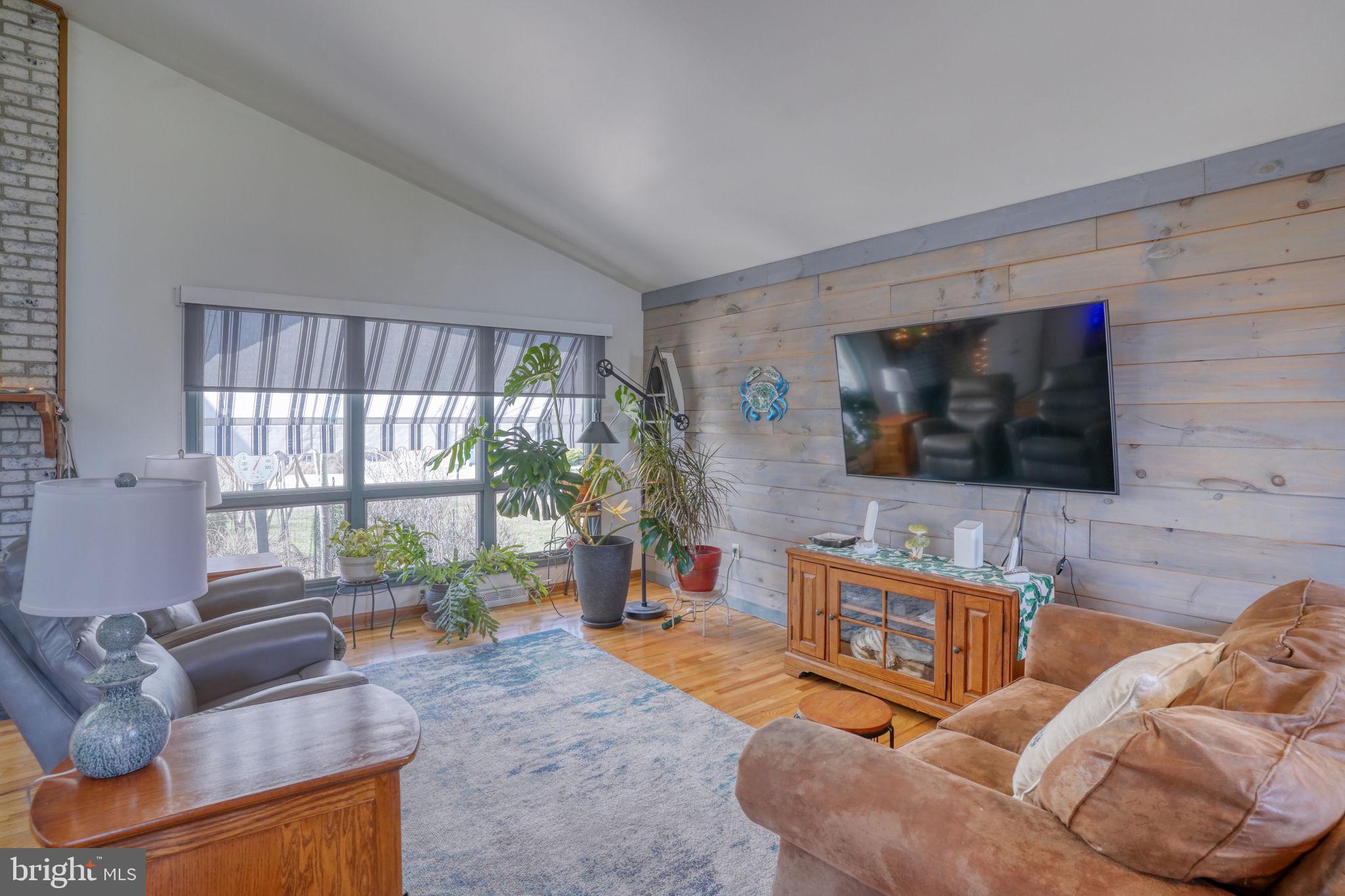 ROLLING HILLS - Residential