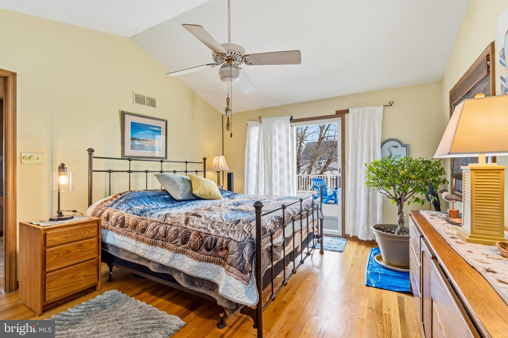 ROLLING HILLS - Residential