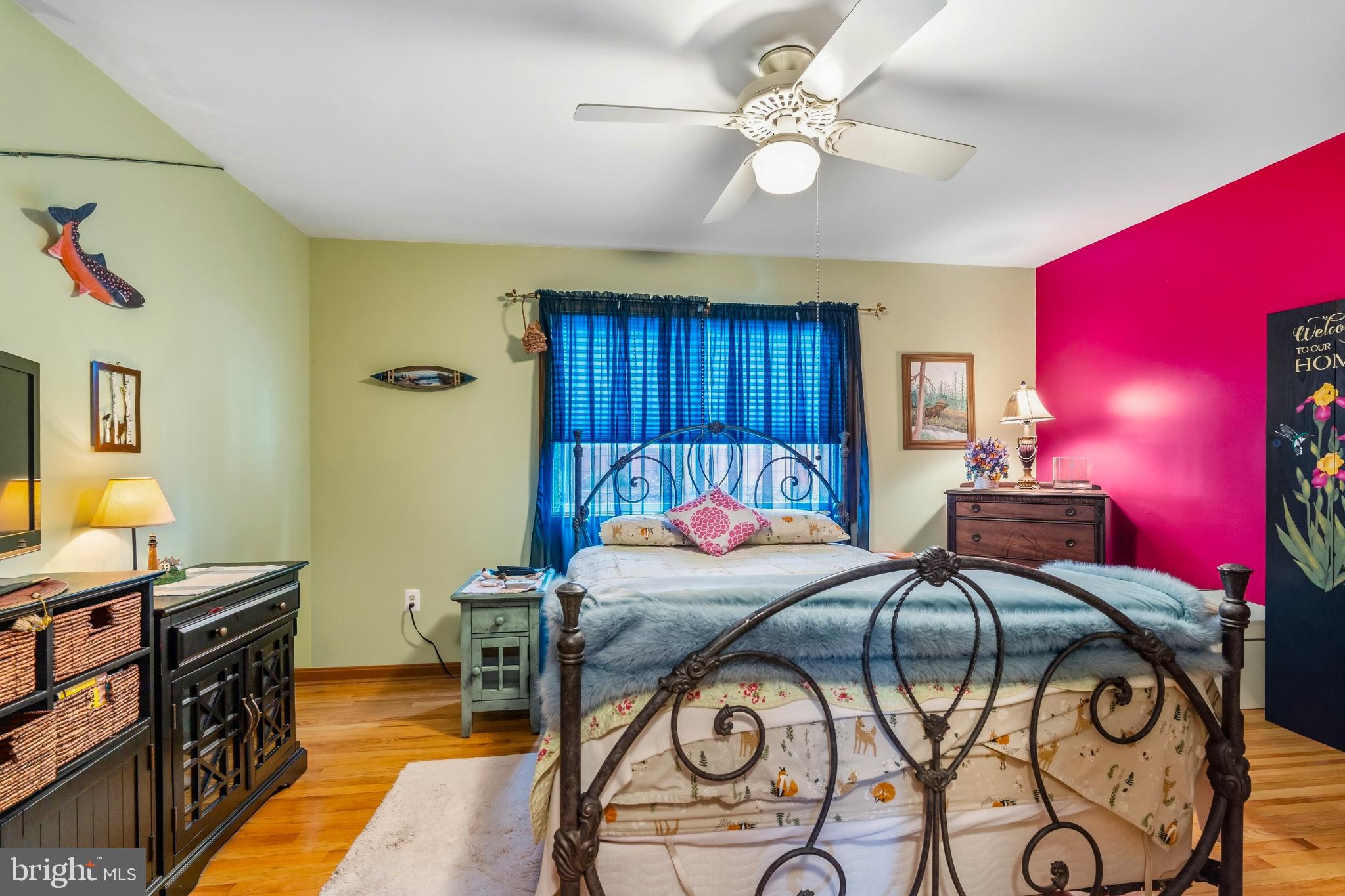 ROLLING HILLS - Residential