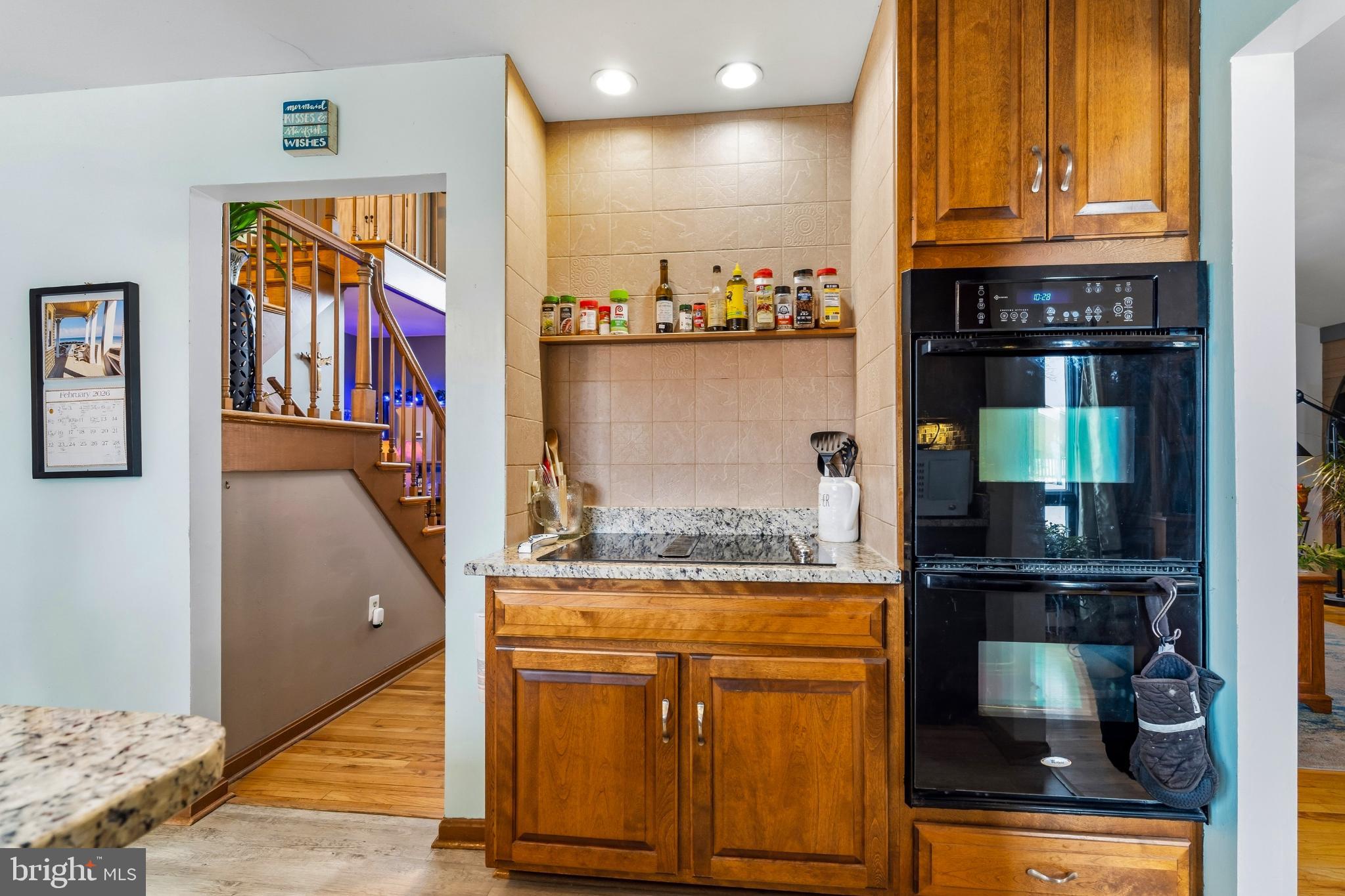 ROLLING HILLS - Residential