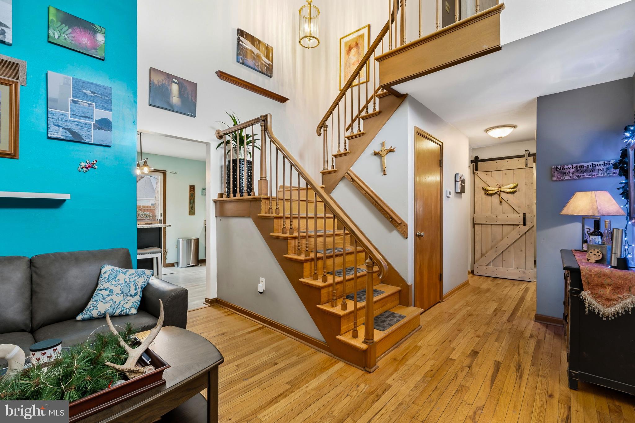 ROLLING HILLS - Residential