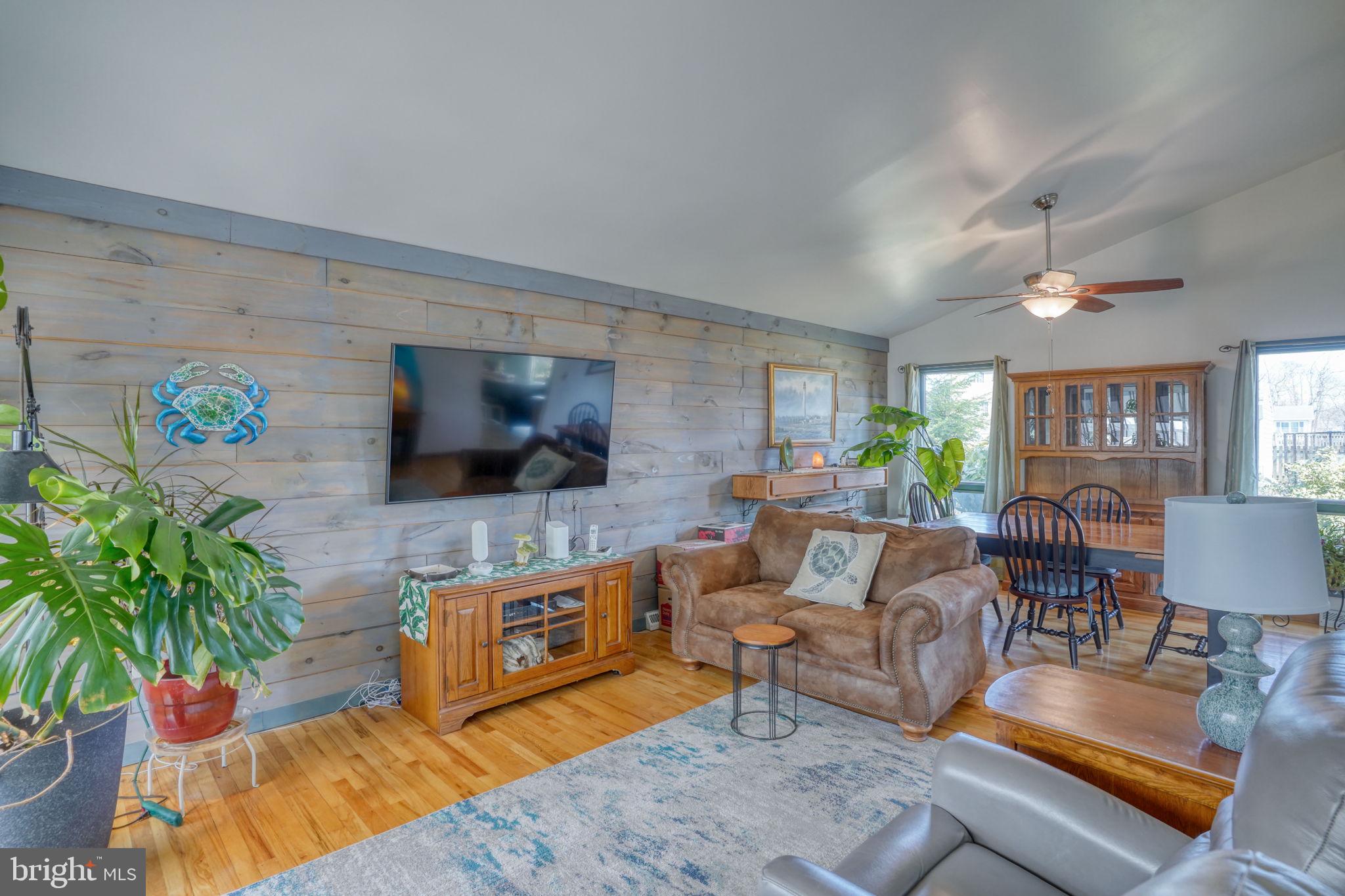 ROLLING HILLS - Residential