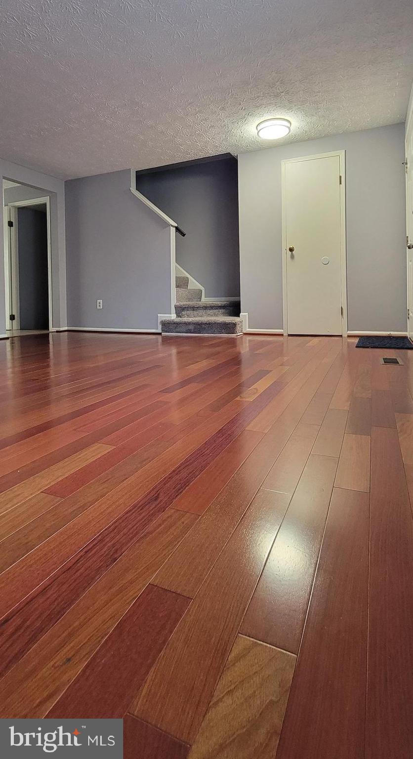 OAK POND TOWNHOU - Residential Lease