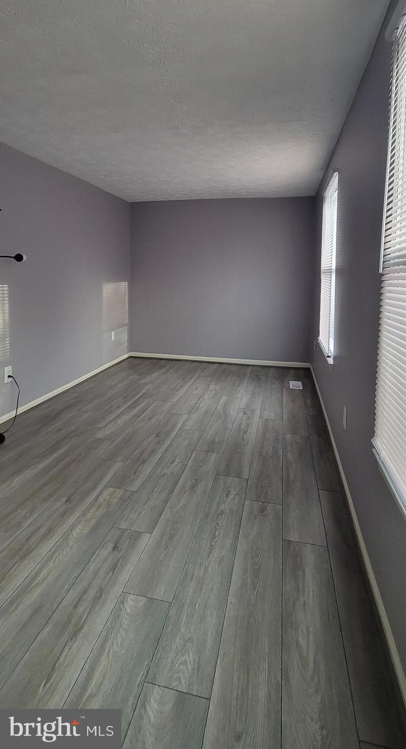 OAK POND TOWNHOU - Residential Lease