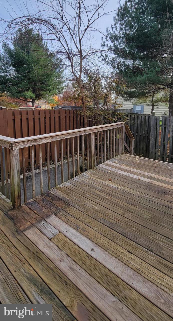 OAK POND TOWNHOU - Residential Lease