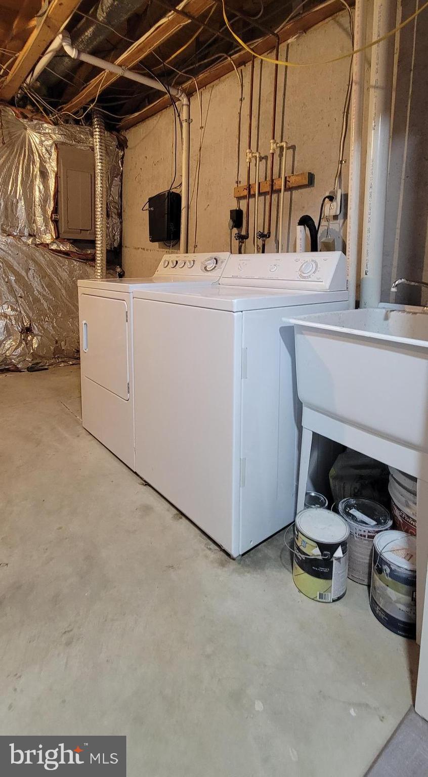 OAK POND TOWNHOU - Residential Lease