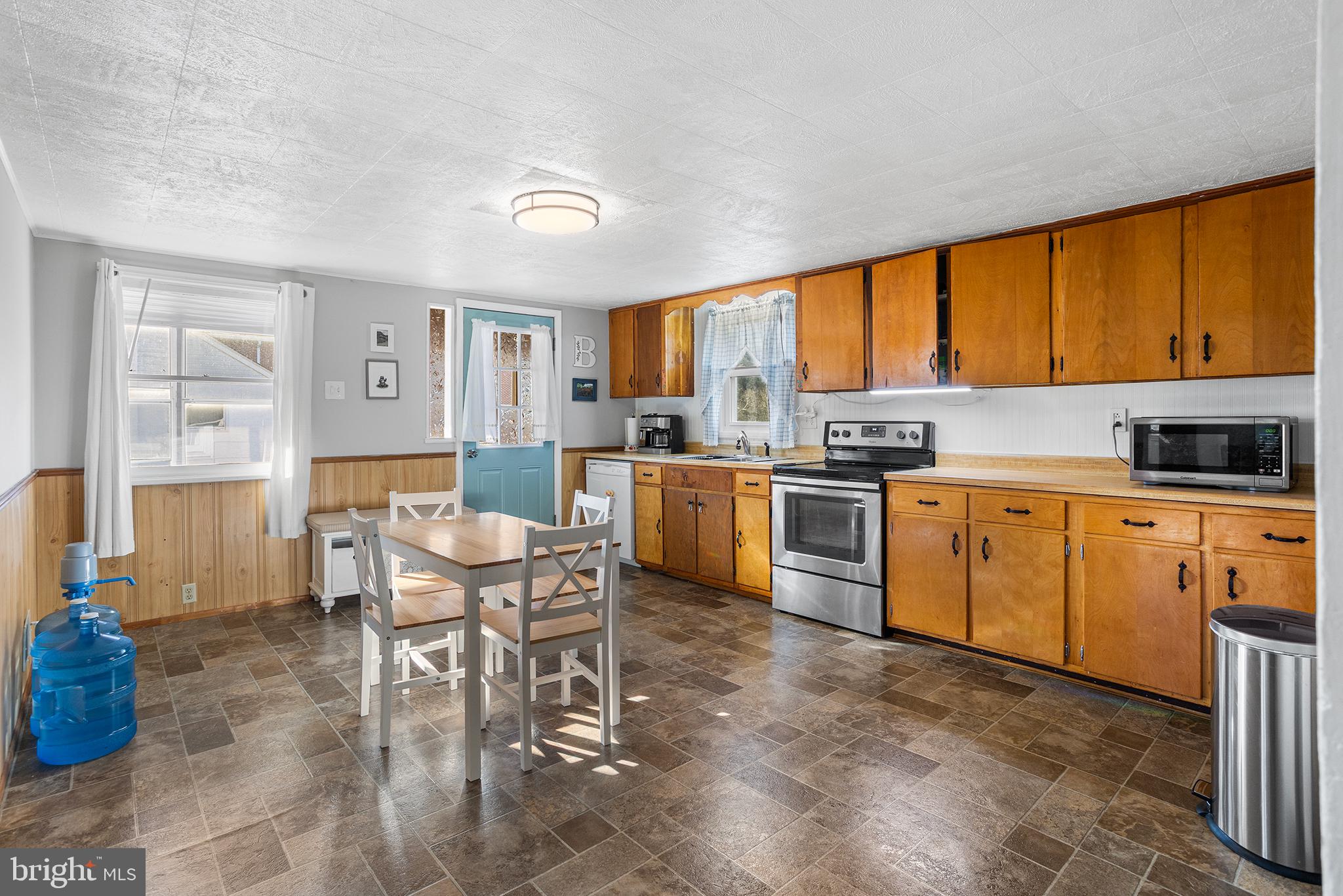 2114 FARMINGTON AVENUE