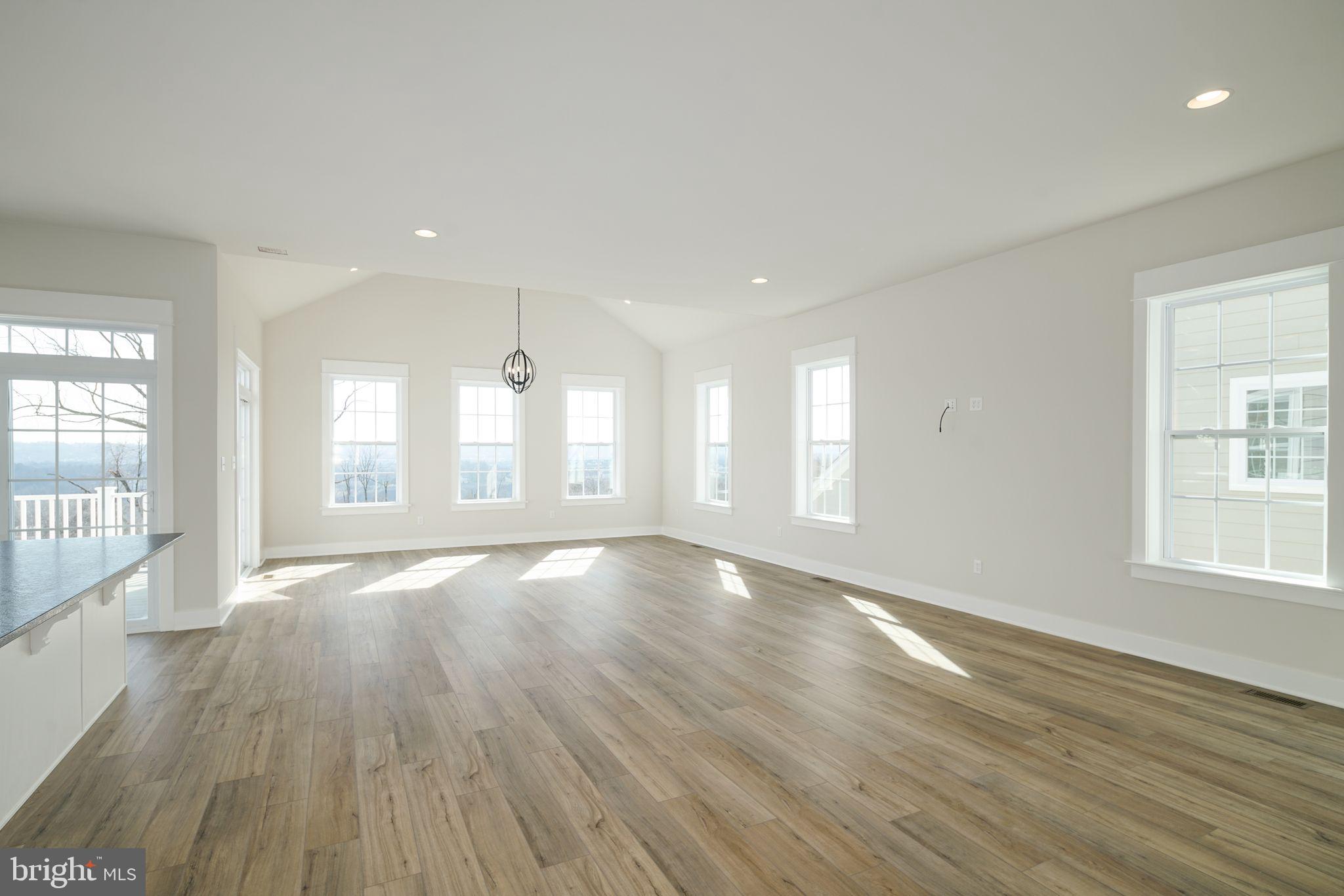 SPRING OAK - Residential