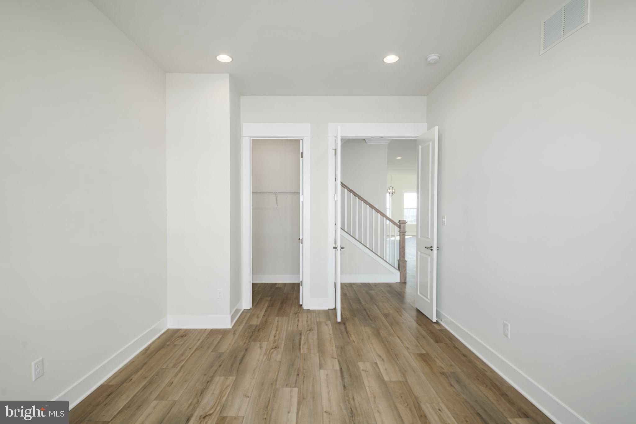 SPRING OAK - Residential