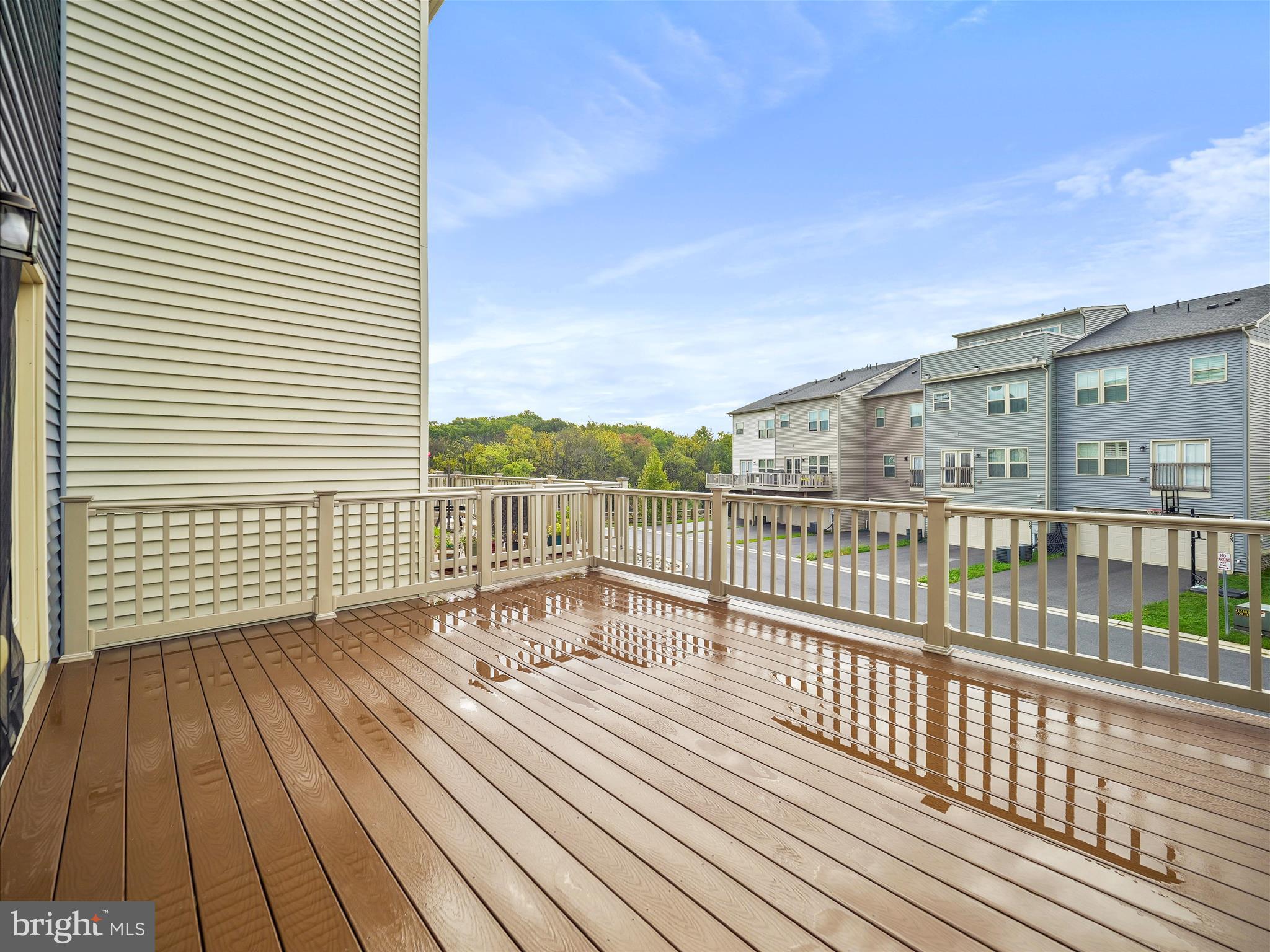 LAKE LINGANORE TOWN CENTER - Residential