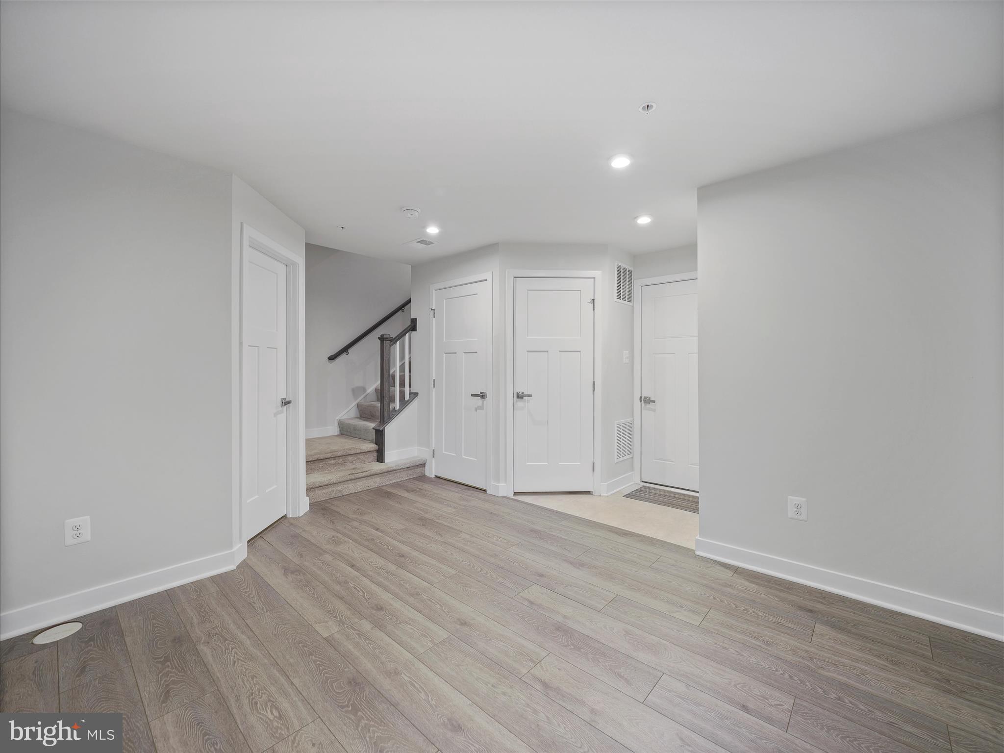 LAKE LINGANORE TOWN CENTER - Residential