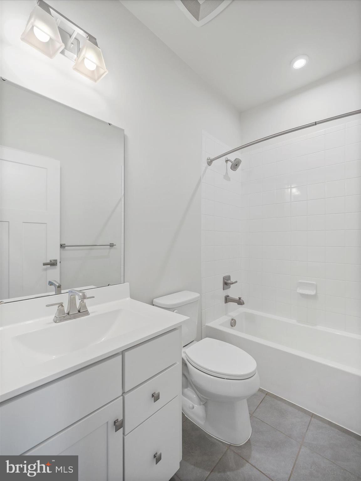 LAKE LINGANORE TOWN CENTER - Residential