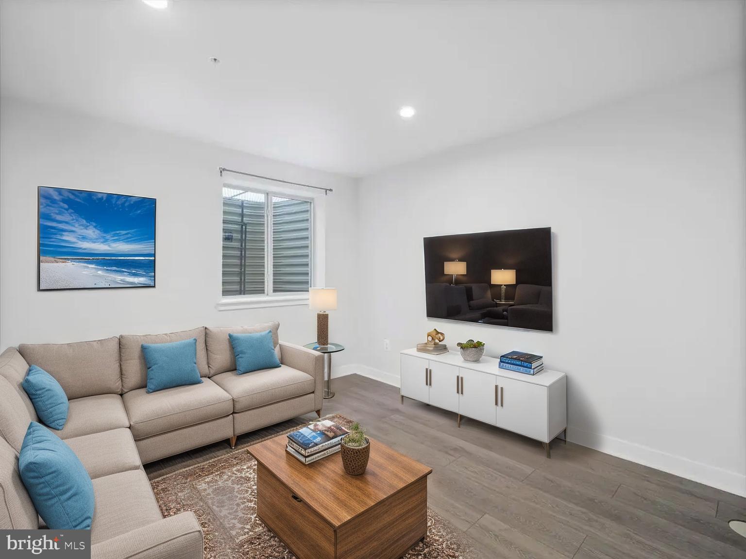 LAKE LINGANORE TOWN CENTER - Residential