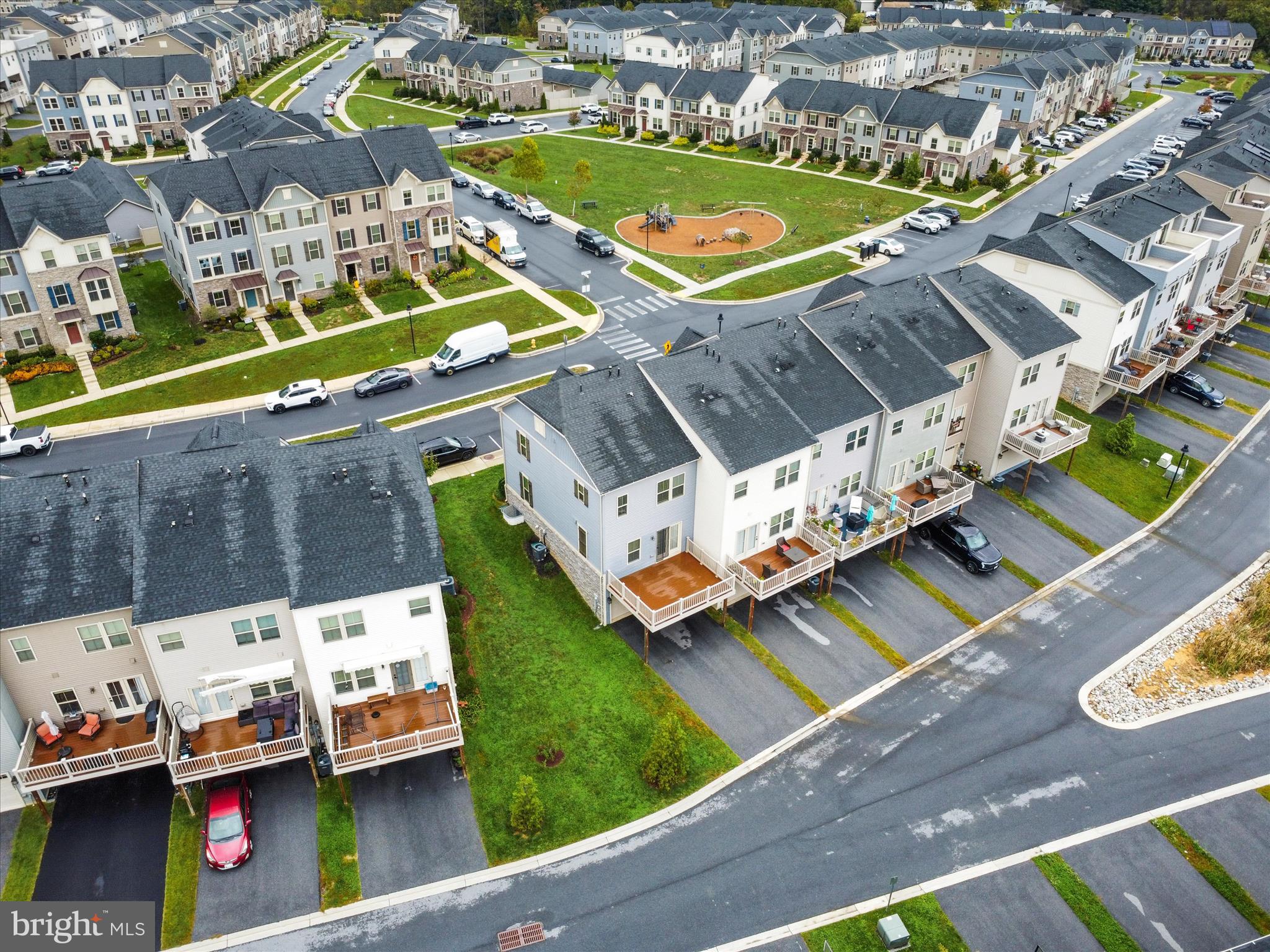 LAKE LINGANORE TOWN CENTER - Residential