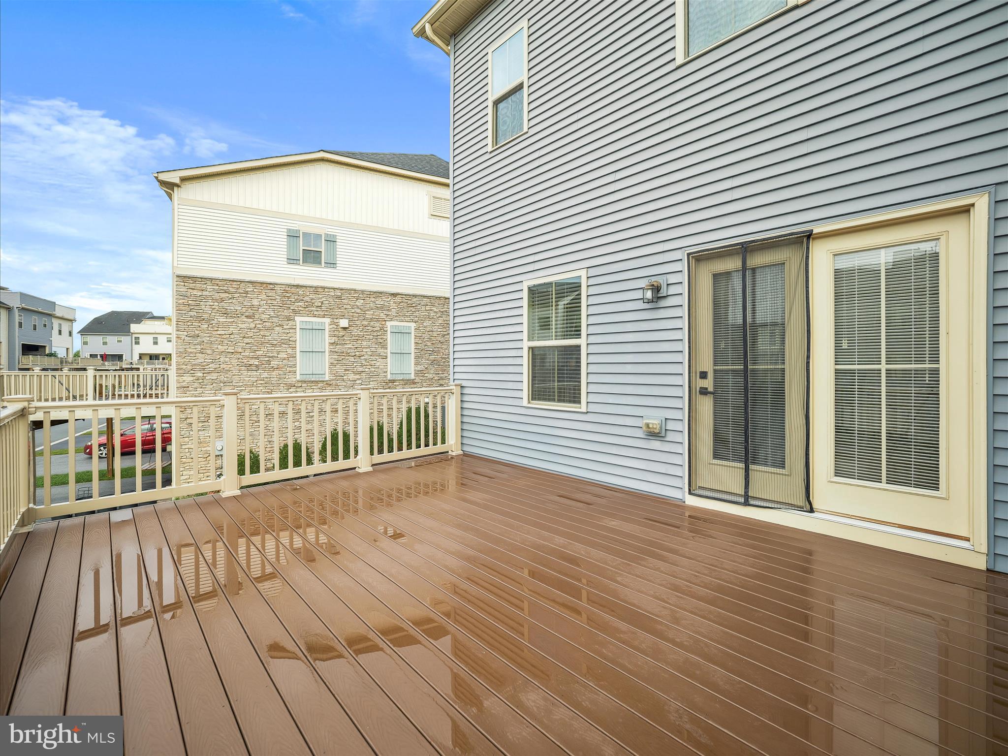 LAKE LINGANORE TOWN CENTER - Residential