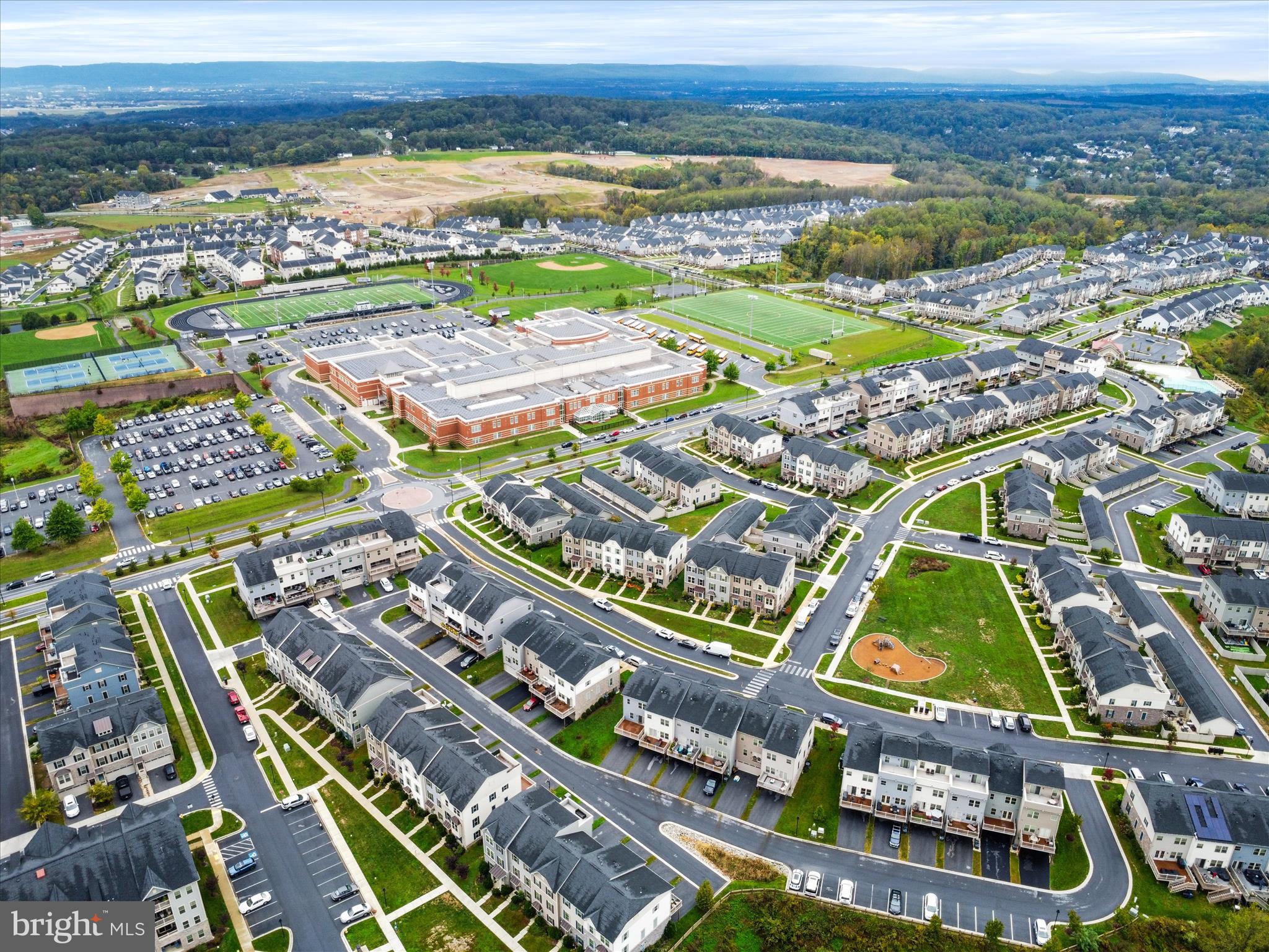 LAKE LINGANORE TOWN CENTER - Residential