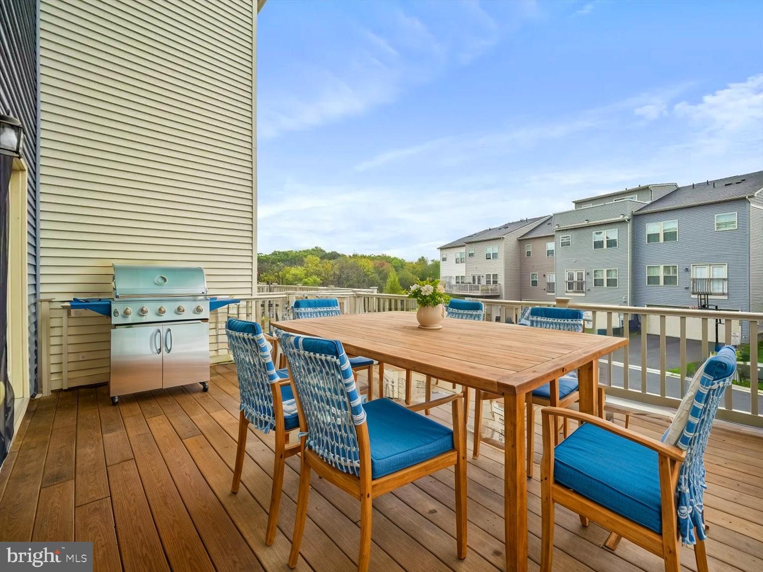 LAKE LINGANORE TOWN CENTER - Residential