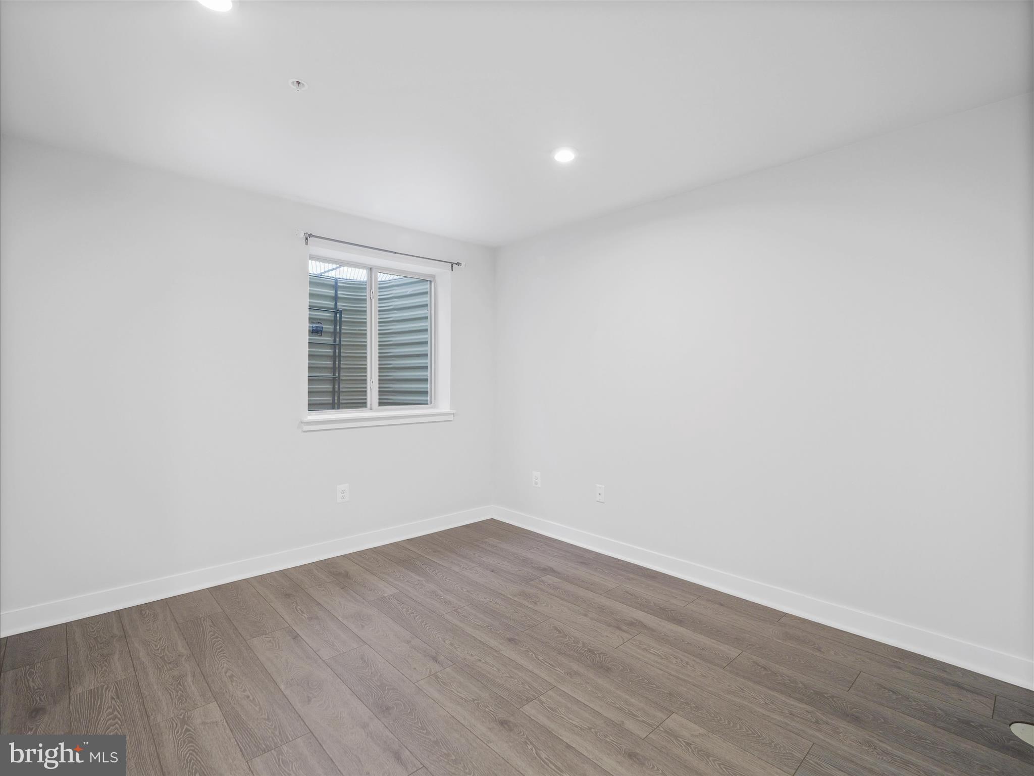 LAKE LINGANORE TOWN CENTER - Residential