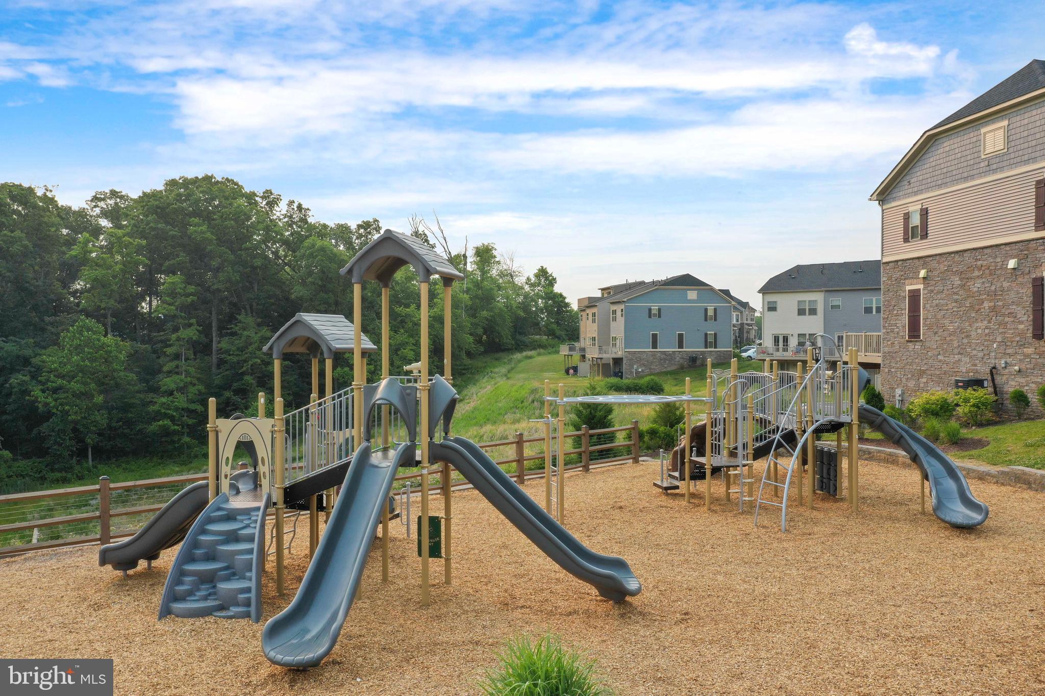 LAKE LINGANORE TOWN CENTER - Residential