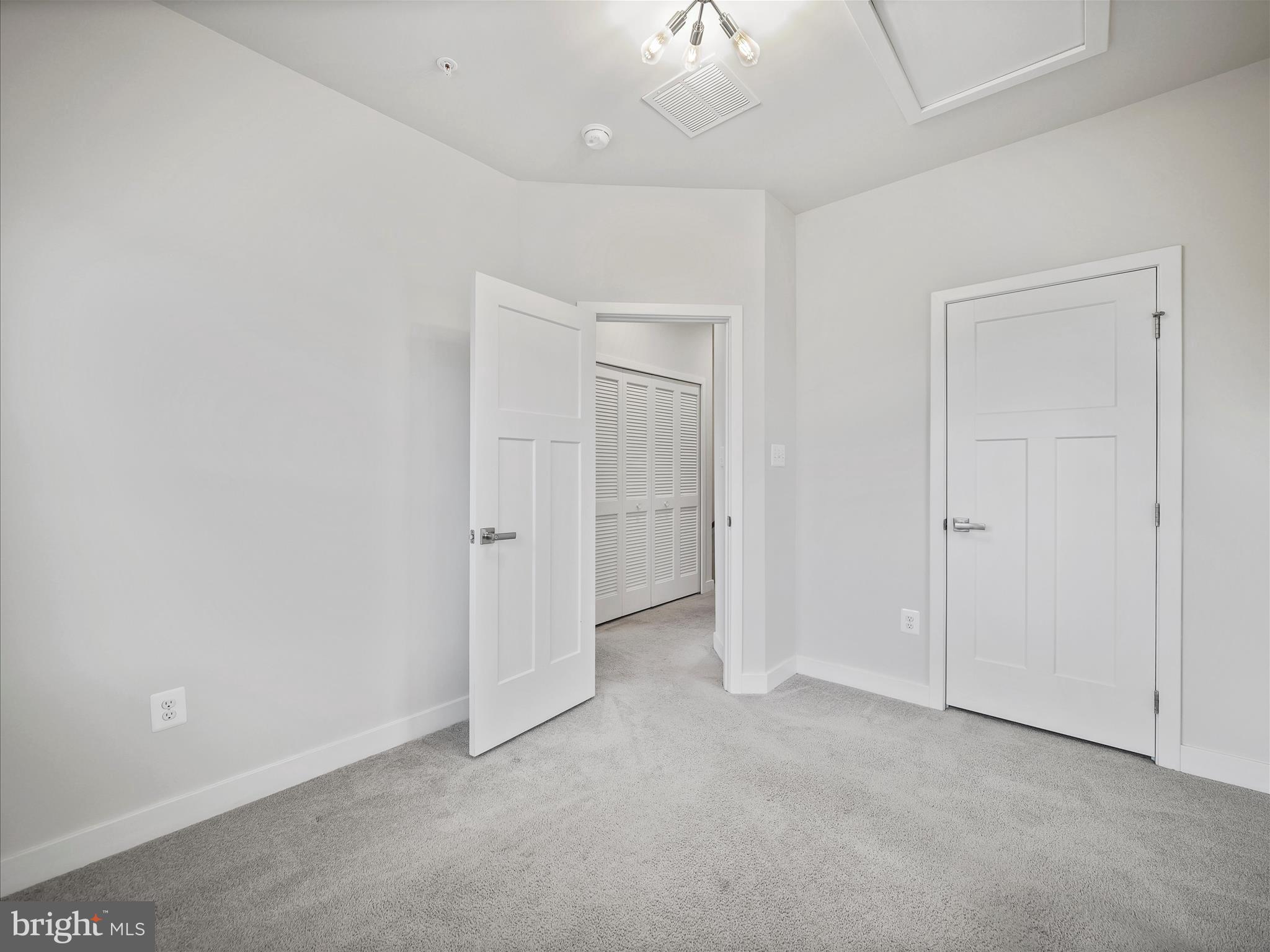 LAKE LINGANORE TOWN CENTER - Residential