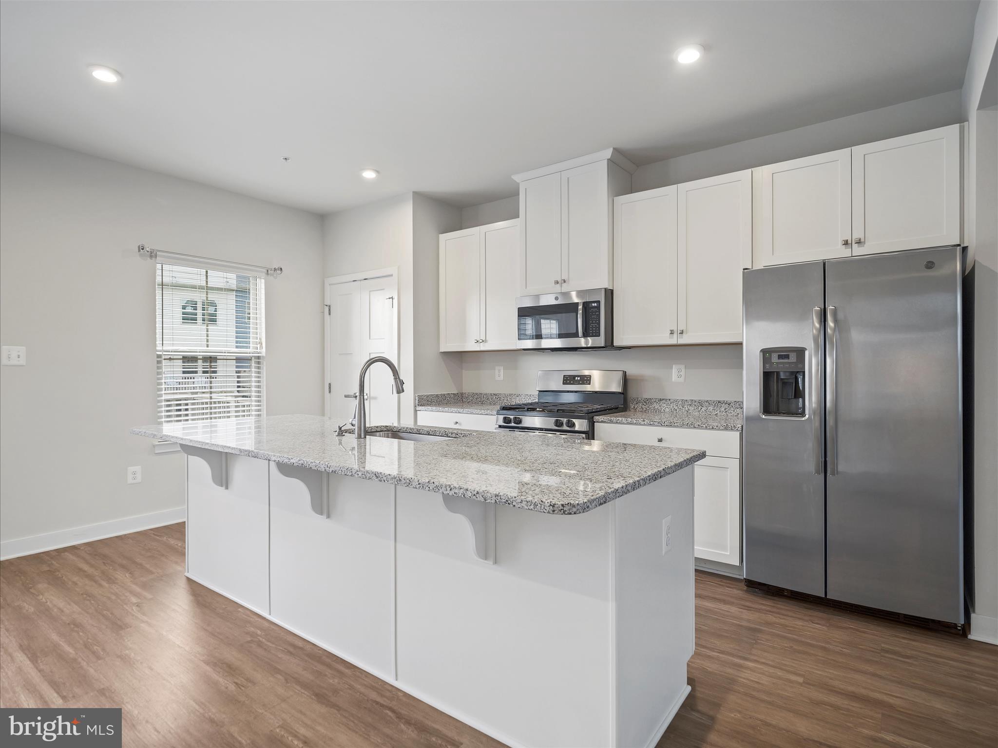 LAKE LINGANORE TOWN CENTER - Residential