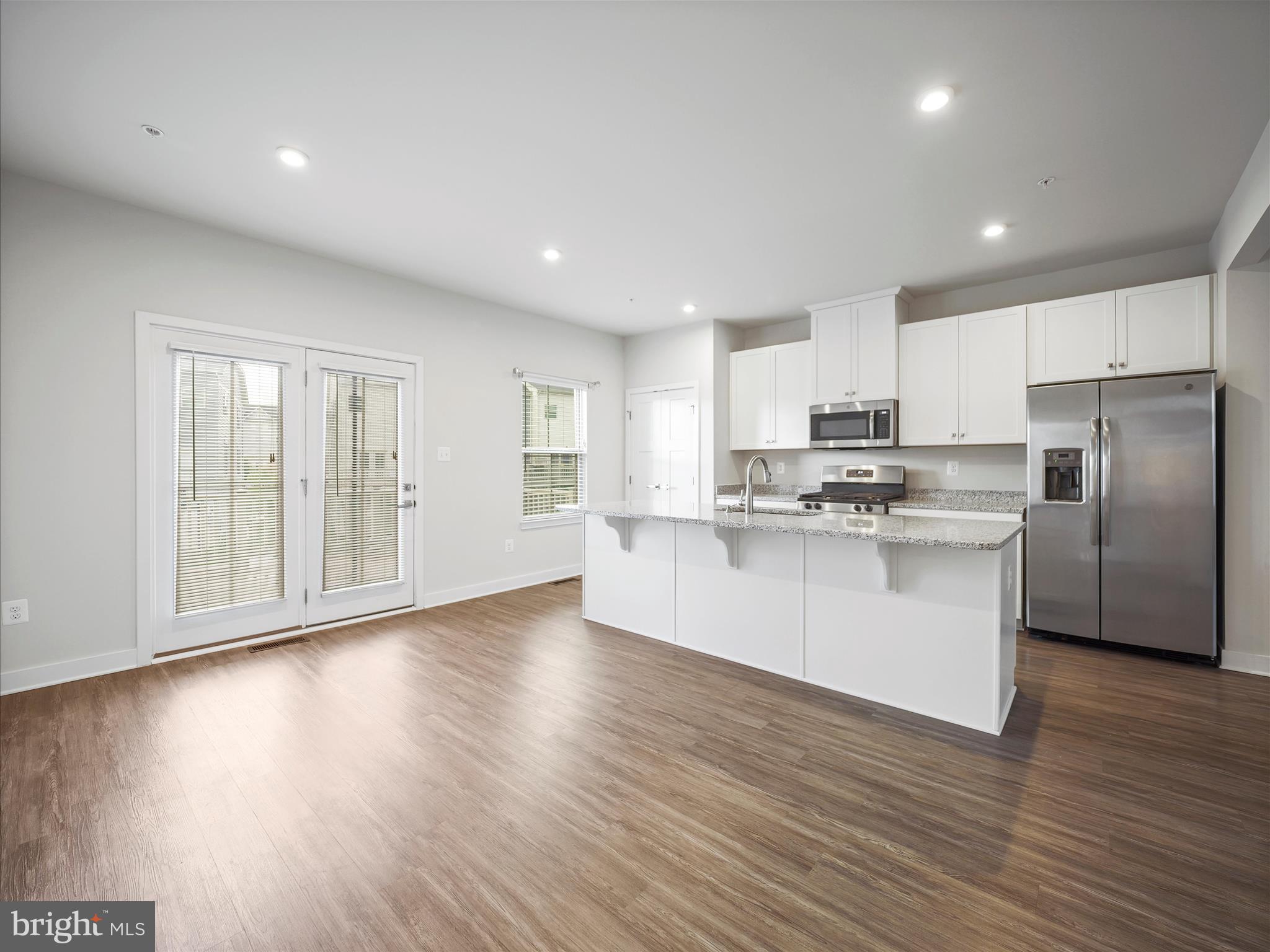 LAKE LINGANORE TOWN CENTER - Residential