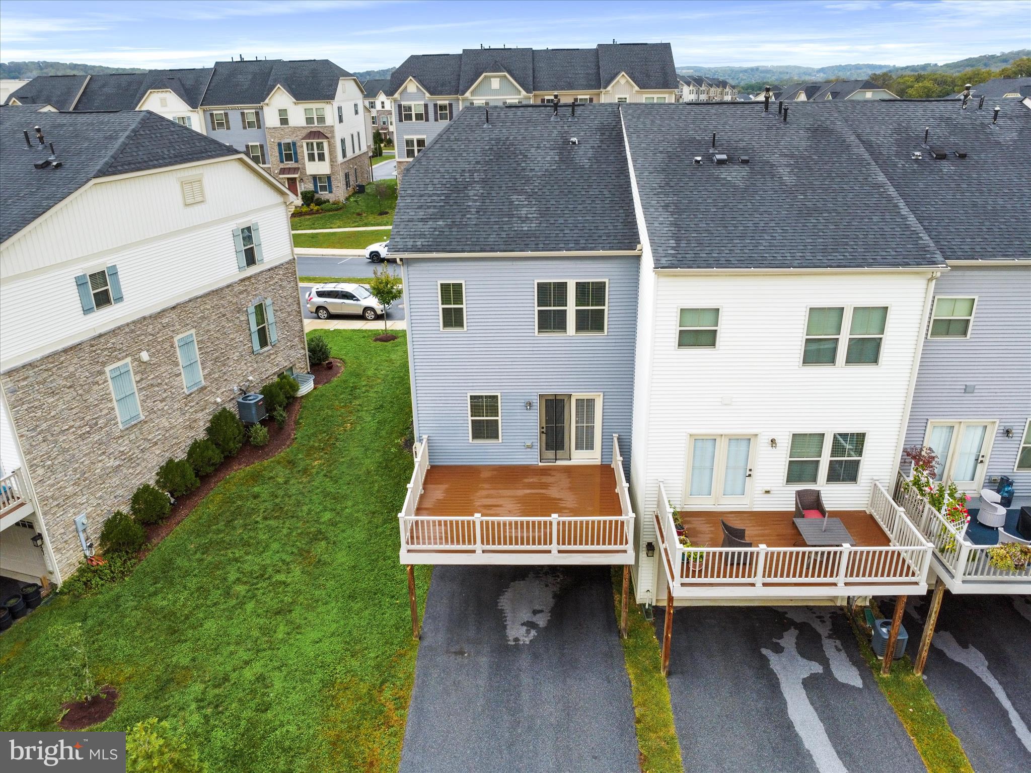 LAKE LINGANORE TOWN CENTER - Residential