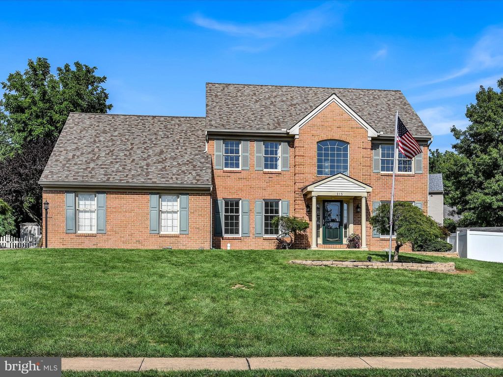 Photo of 315 Pin Oak Place, Lancaster, PA 17602 (MLS # PALA2055776)