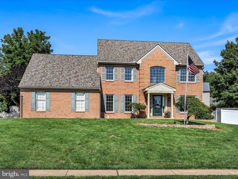 Photo of 315 Pin Oak Place, Lancaster, PA 17602 (MLS # PALA2055776)