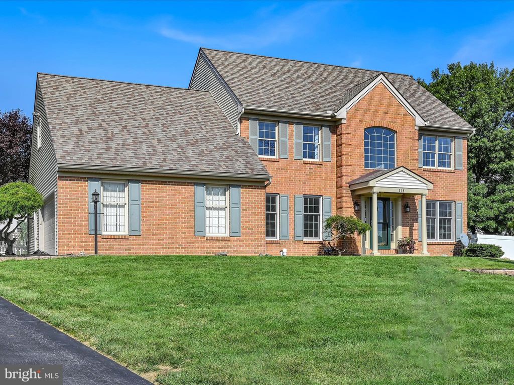 Photo of 315 Pin Oak Place, Lancaster, PA 17602 (MLS # PALA2055776)