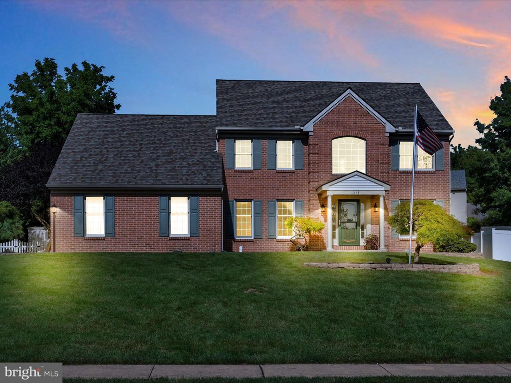 Photo of 315 Pin Oak Place, Lancaster, PA 17602 (MLS # PALA2055776)