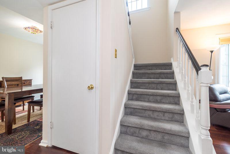 COUNTRY BEND - Residential