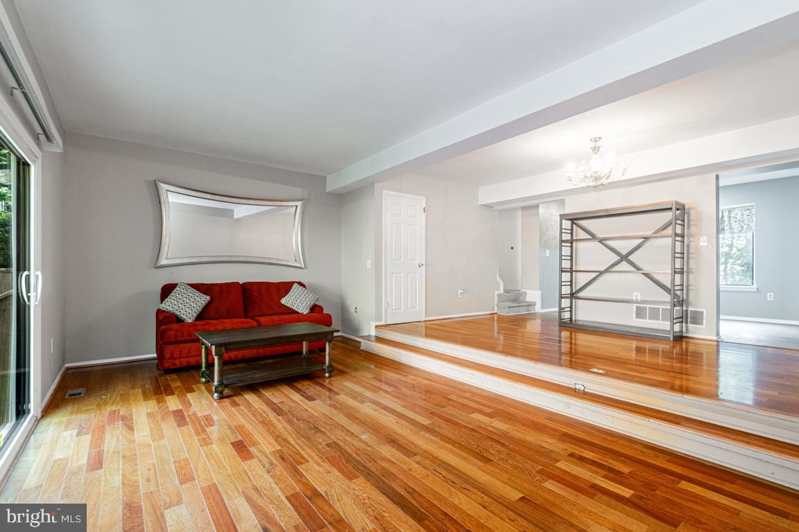 1217 SPRINGWOOD COURT