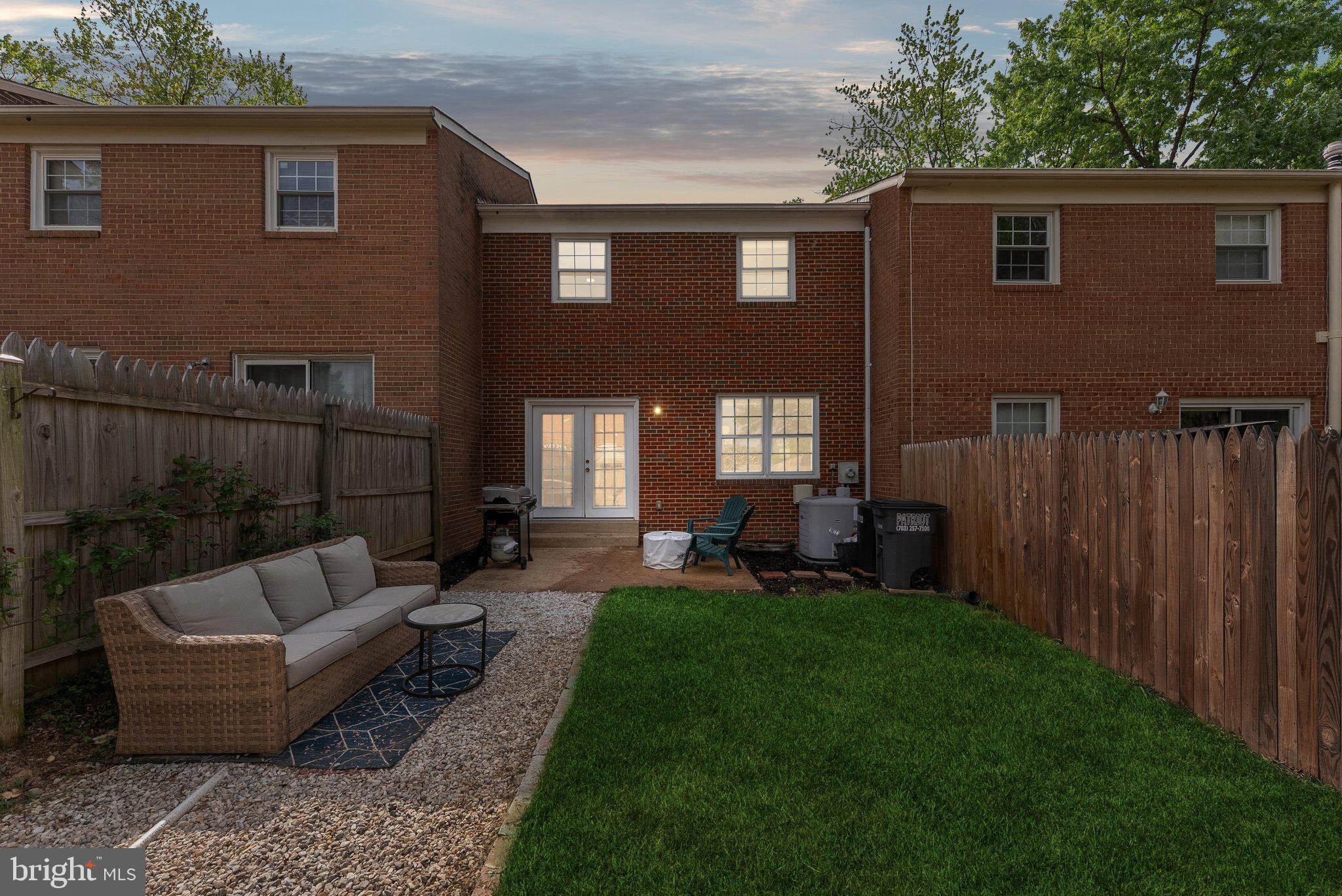 TOWNES OF ORANGE HUNT - Residential