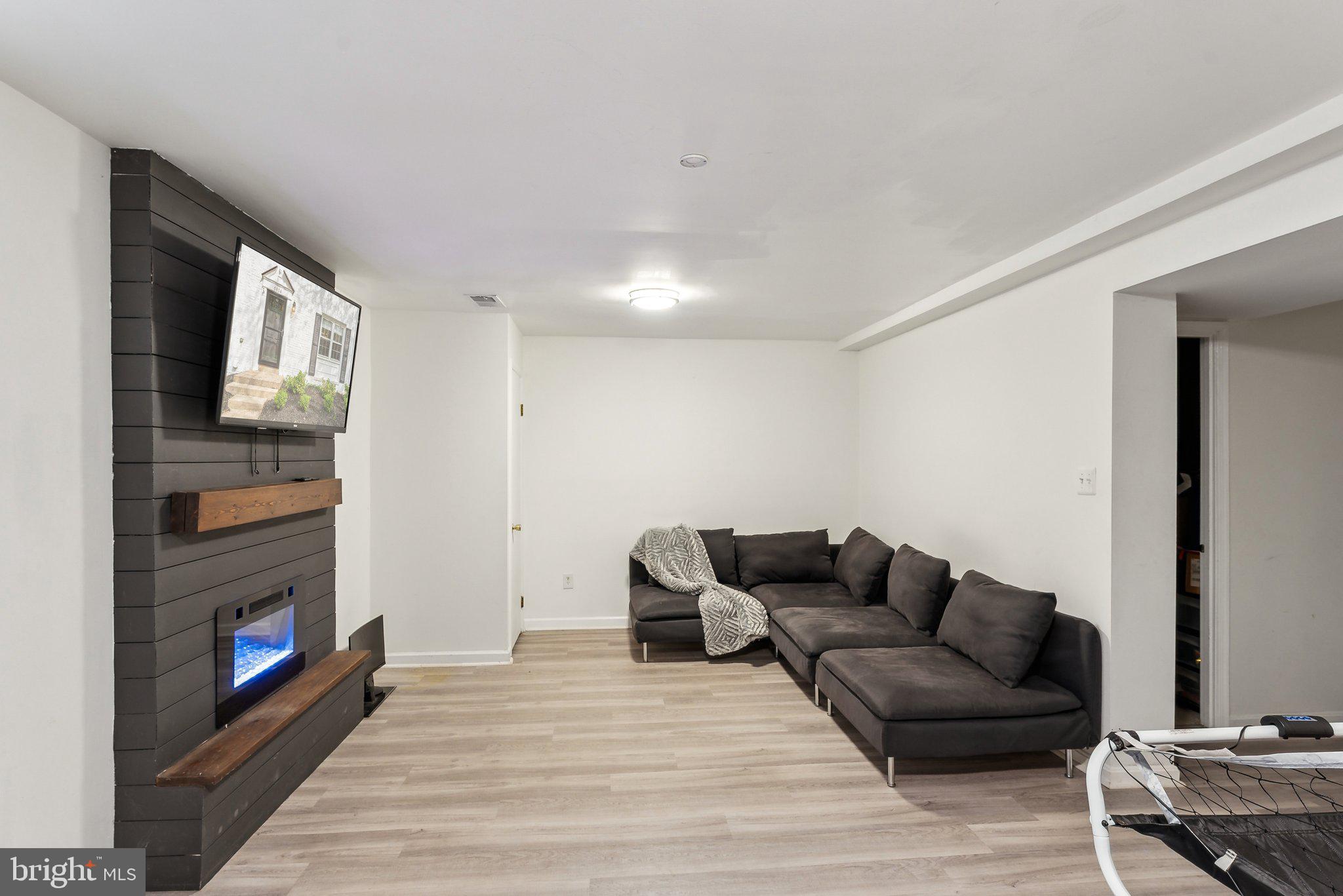 TOWNES OF ORANGE HUNT - Residential