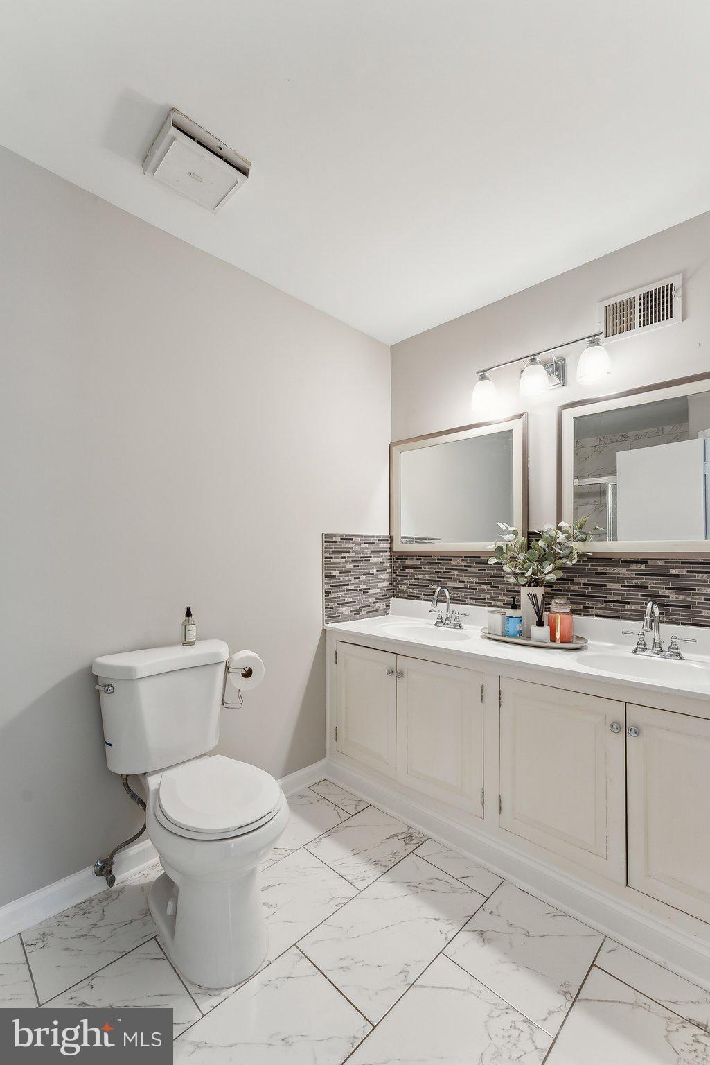 TOWNES OF ORANGE HUNT - Residential