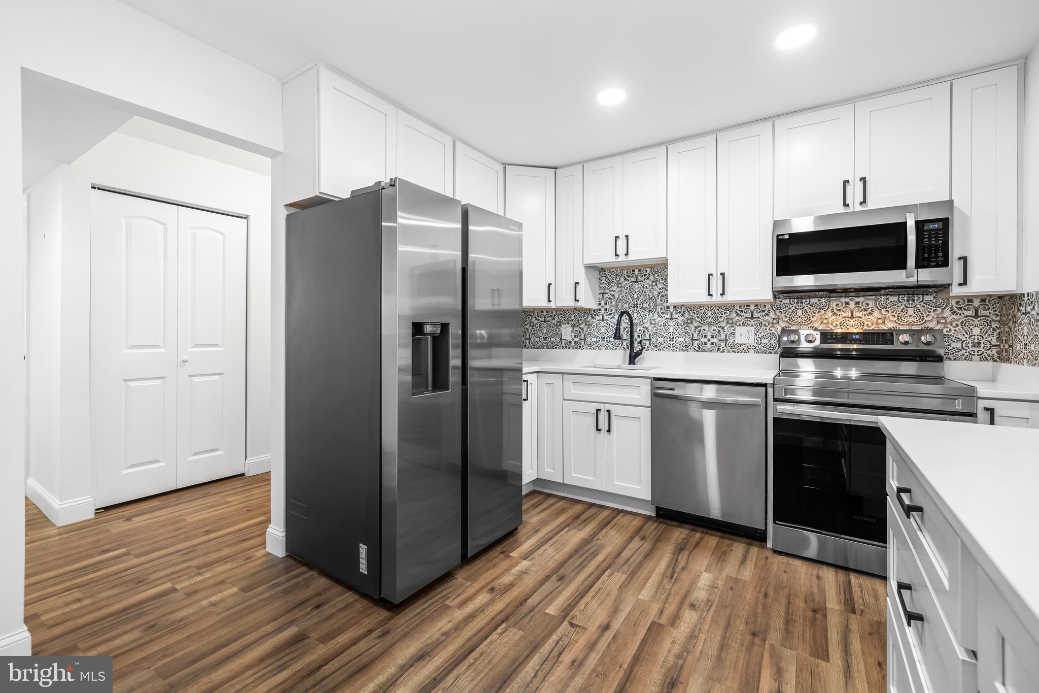 11 BAILIFFS COURT 101