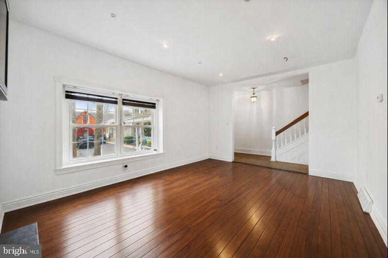 LANSDOWNE - Residential