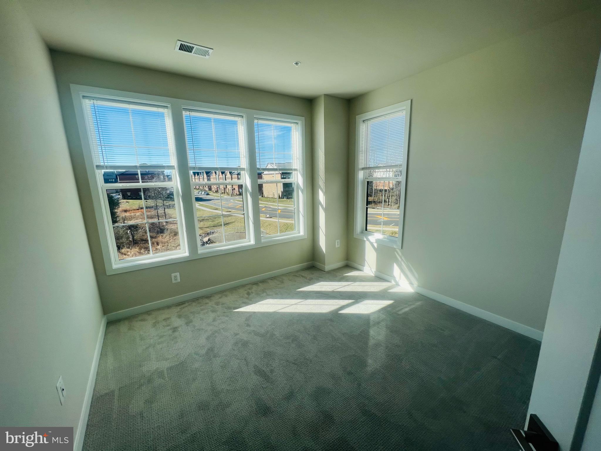 METRO WALK AT MOOREFIELD STATION - Residential Lease