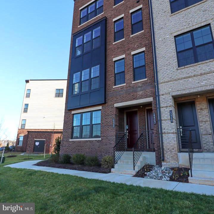 METRO WALK AT MOOREFIELD STATION - Residential Lease