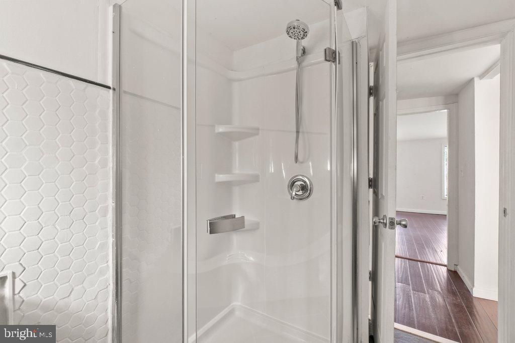 HOLLINS MARKET - Residential