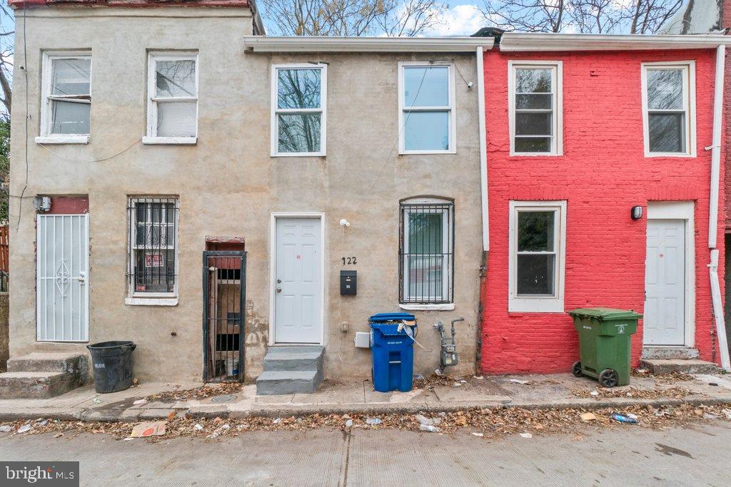 HOLLINS MARKET - Residential