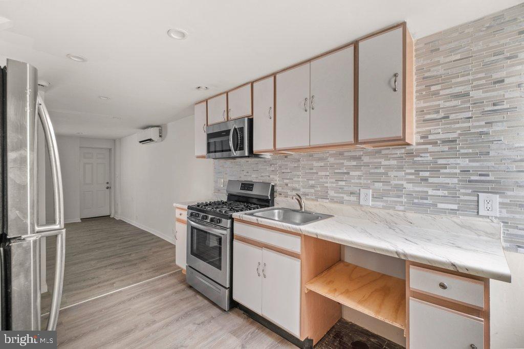 HOLLINS MARKET - Residential