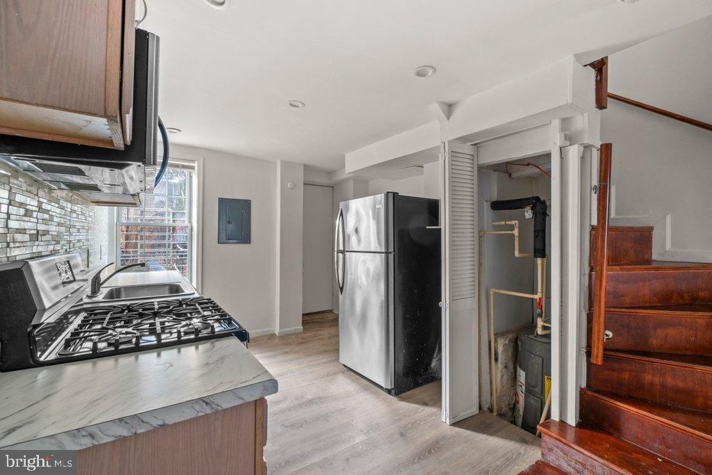 HOLLINS MARKET - Residential