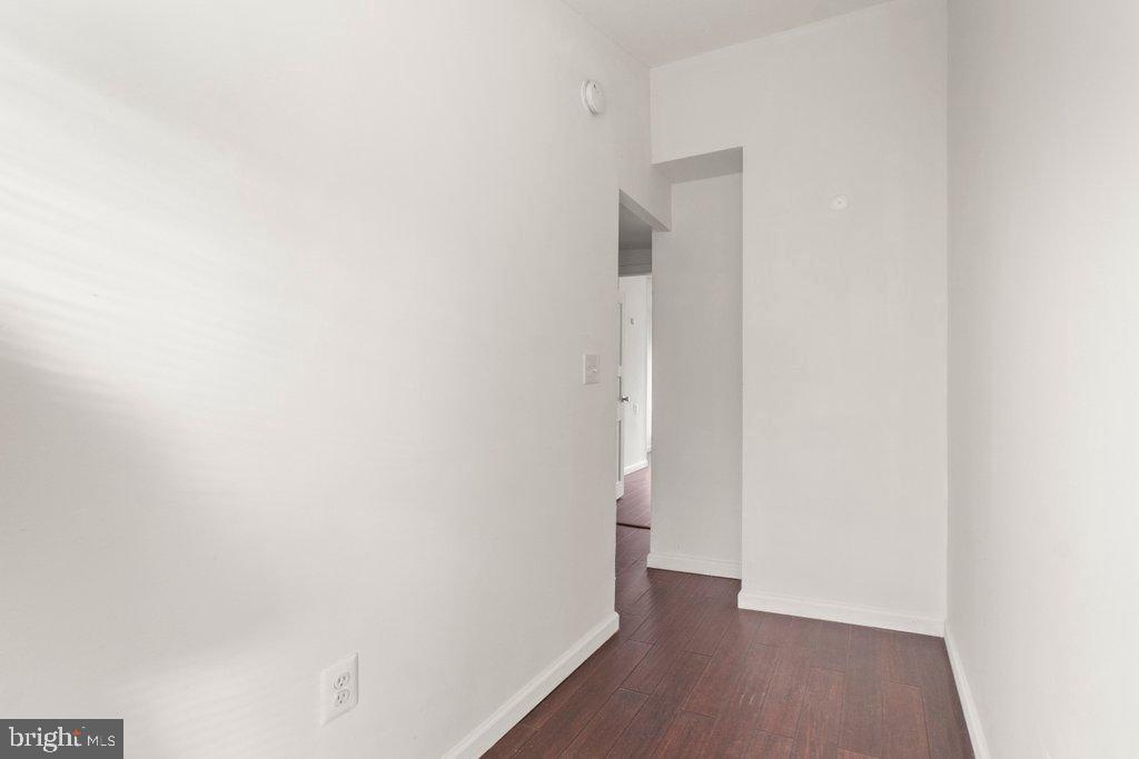 HOLLINS MARKET - Residential